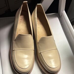 Naturalizer Women's Tan Loafers